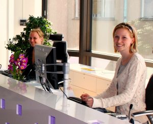 TRAINING ONLINE RECEPTIONIST & TELEPHONE OPERATOR FOR FRONT LINER